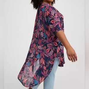 Torrid Textured Chiffon Kimono Size 1 US XL Floral Palm Lightweight